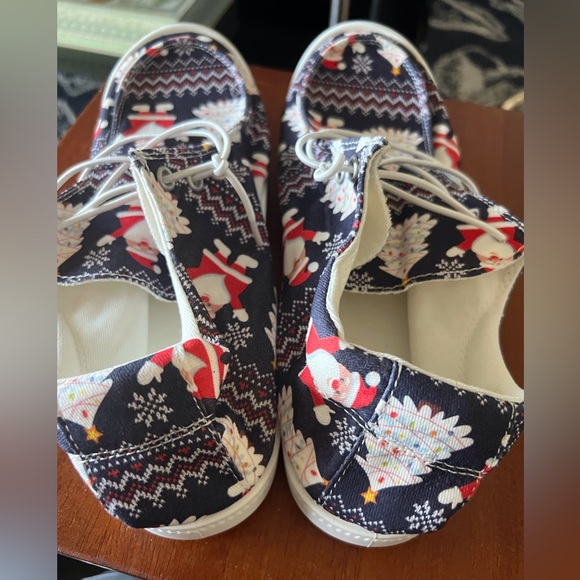 NWOT Navy and Red Santa Boat Shoes - Picture 3 of 6